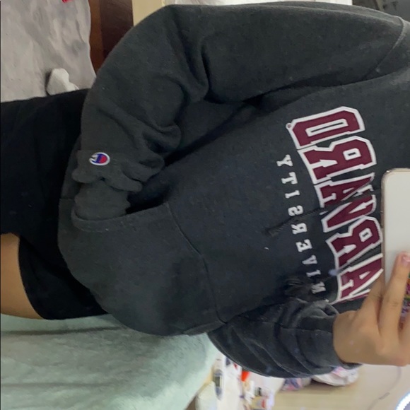 I am selling this amazing champion sweater. - Picture 5 of 5